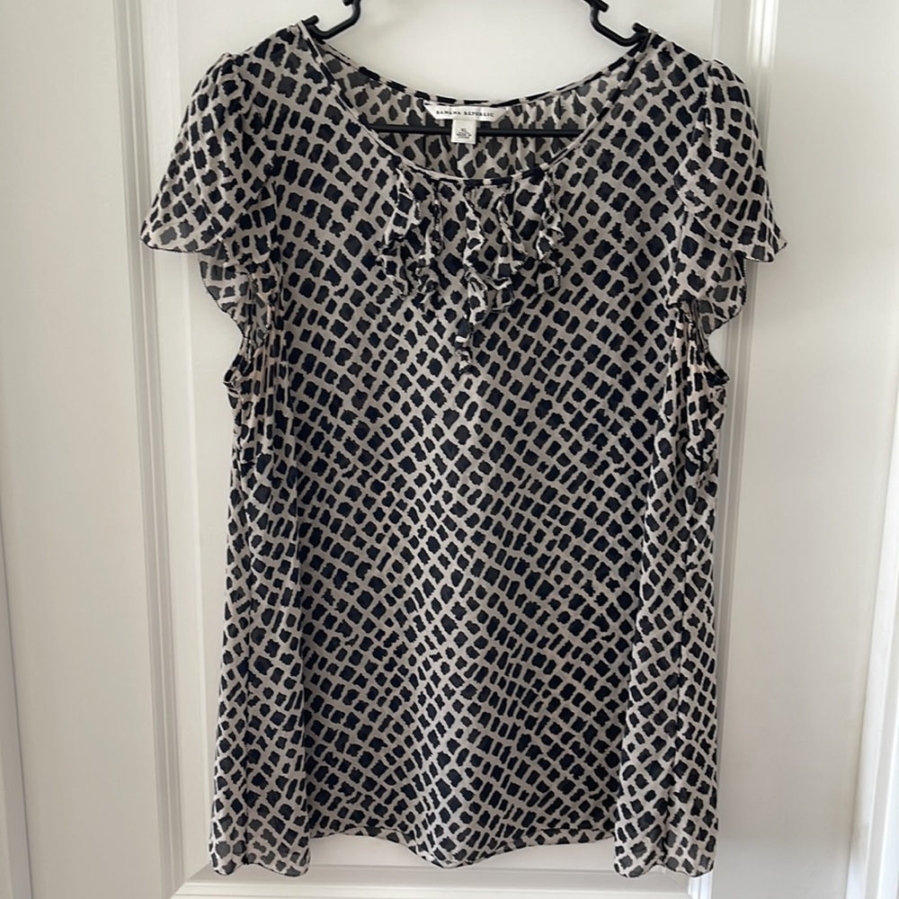 🍒Banana Republic Top🍒